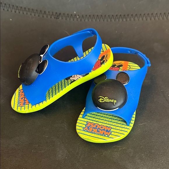 Ipanema x Disney Mickey Mouse sandals size 7 toddler - Picture 2 of 4